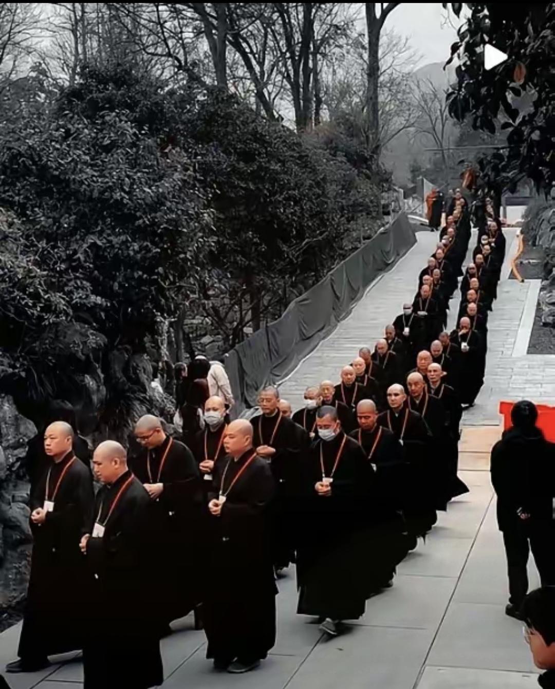 浙江有4057座寺庙，全国最多。
不是新修的，大部分是老庙翻新或恢复登记的。
