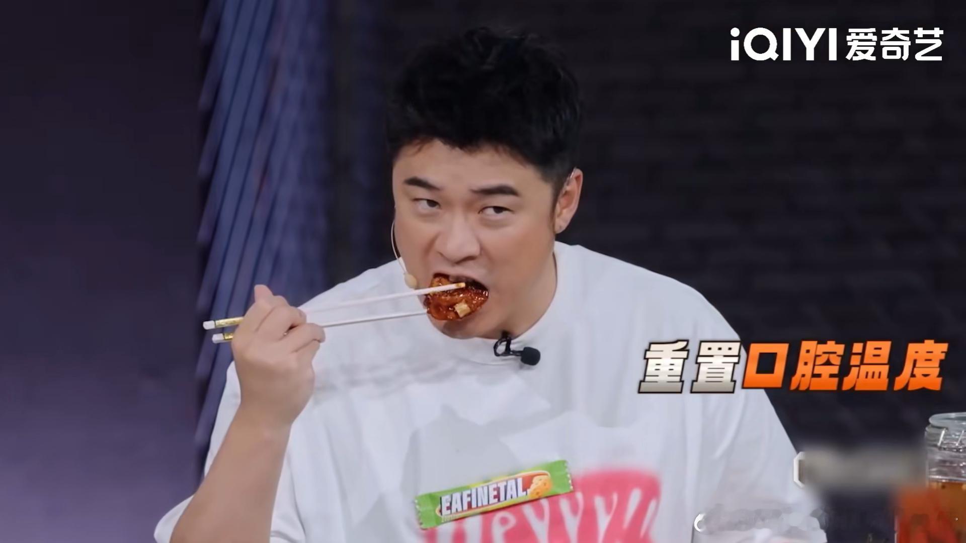 吕严一开口马頔秒懂投喂马頔叫宝贝都成习惯了《天才厨人》这段也太好嗑了！吕严好奇菜