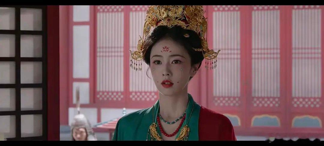 白鹿的嘴太拖后腿了？内娱真找不出五官脸型都完美的女演员？ 