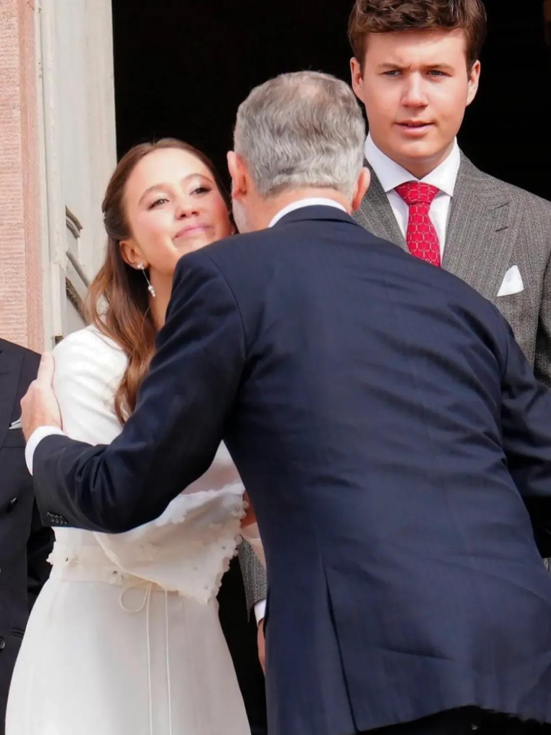 丹麦王室 🇩🇰4月18日，文森特王子和约瑟芬公主的坚信礼仪式，大头哥怎么又肥