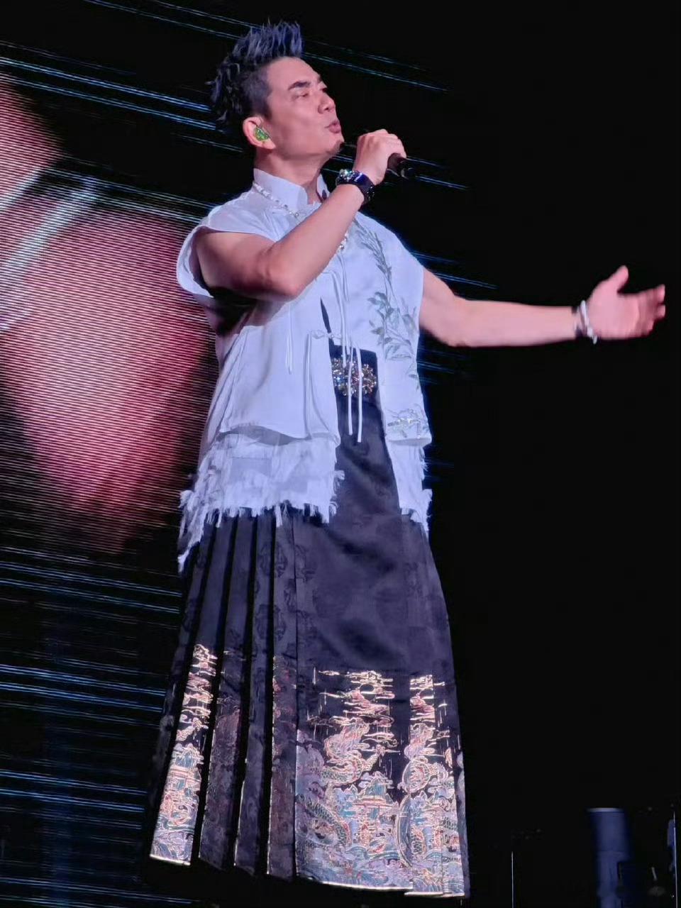 在任贤齐杭州演唱会找回18岁杭州这家车企真是宠粉行动派谁懂！昨晚杭州任贤齐演唱会