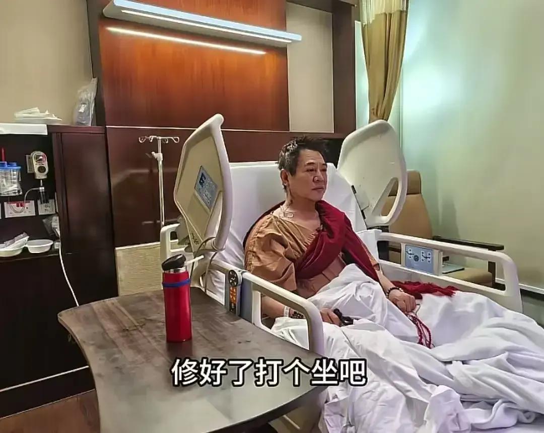 李连杰还是没活明白。

在他推进手术室之前，躺在床上默念“阿弥陀佛，放心”；手术