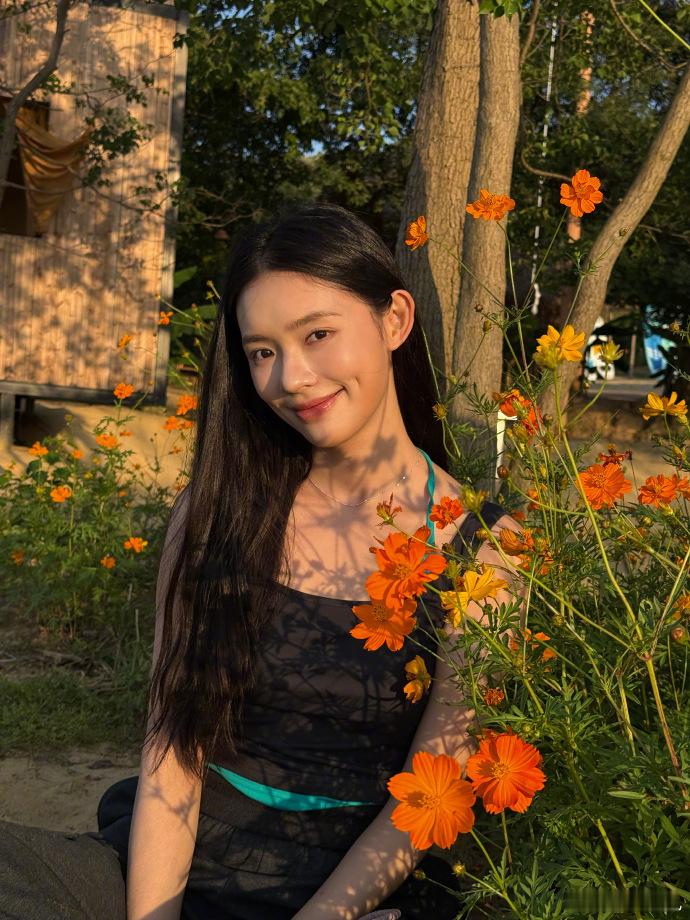 林允生图比精修还能打林允这组图建议申遗 笑不活了，本来想挑点瑕疵，结果放大三倍发