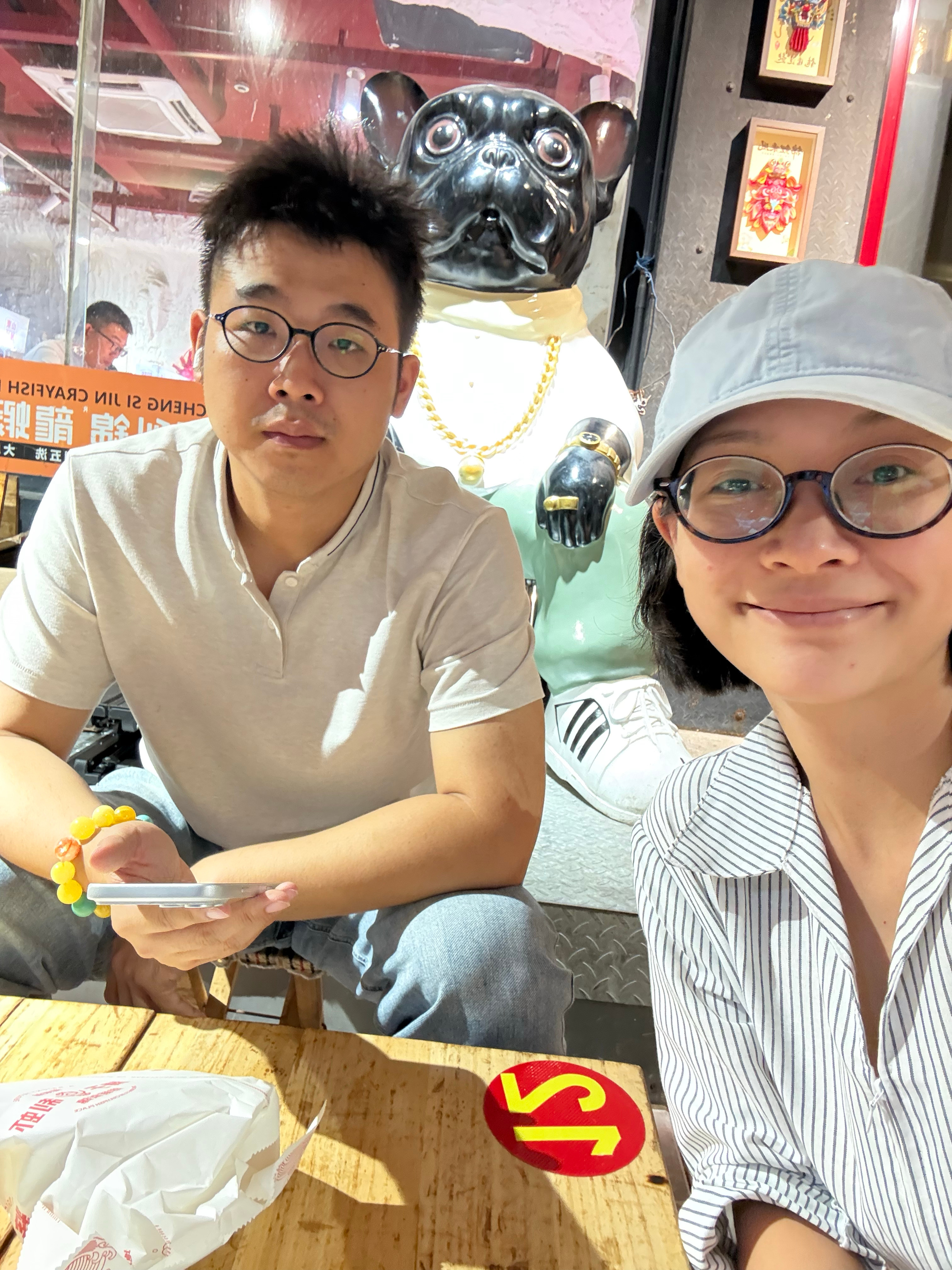 自从澄宝不肯在姥姥姥爷爷爷奶奶家住下以后，我们就很久没有不带娃单独约会了。社交也
