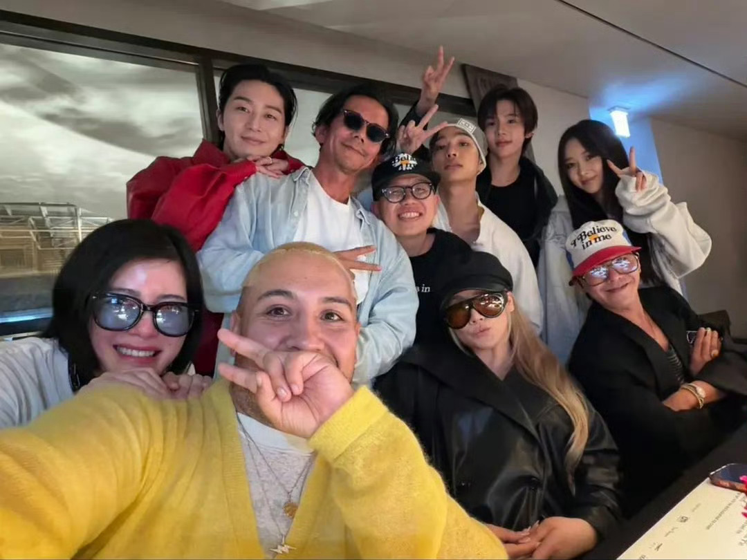 权志龙将太郎吉赛尔合照 权志龙、将太郎、吉赛尔一起参加品牌晚宴，合照有！ 