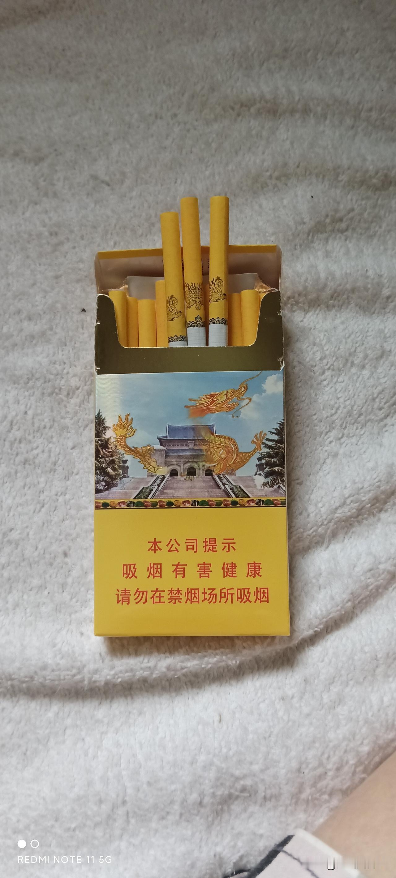 闹笑话
买烟的人不抽，抽烟的人不买，那请问，买烟的人不抽烟买烟干嘛？
再就是说，