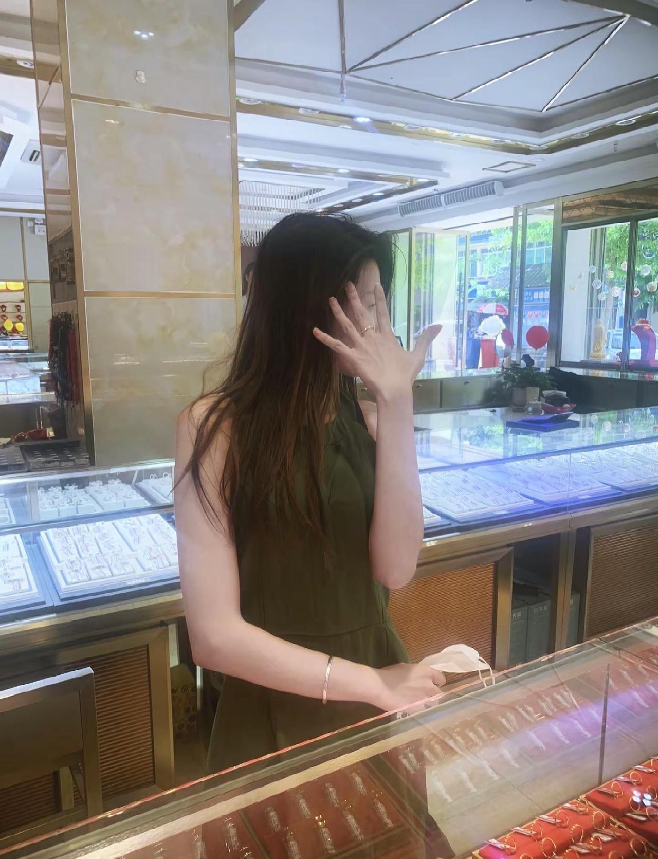漂亮女人都是好男人宠出来的黄脸婆是累出来的女汉子是逼出来的脾气不好是折磨出来的想