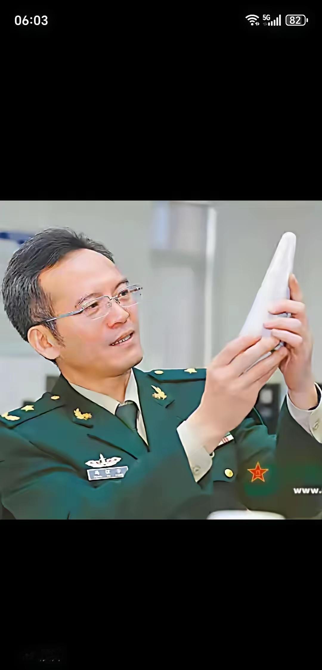 谁能想到，昨天还在家属院里雷打不动晨跑的精干汉子，今天说没就没了。就在这个草长莺