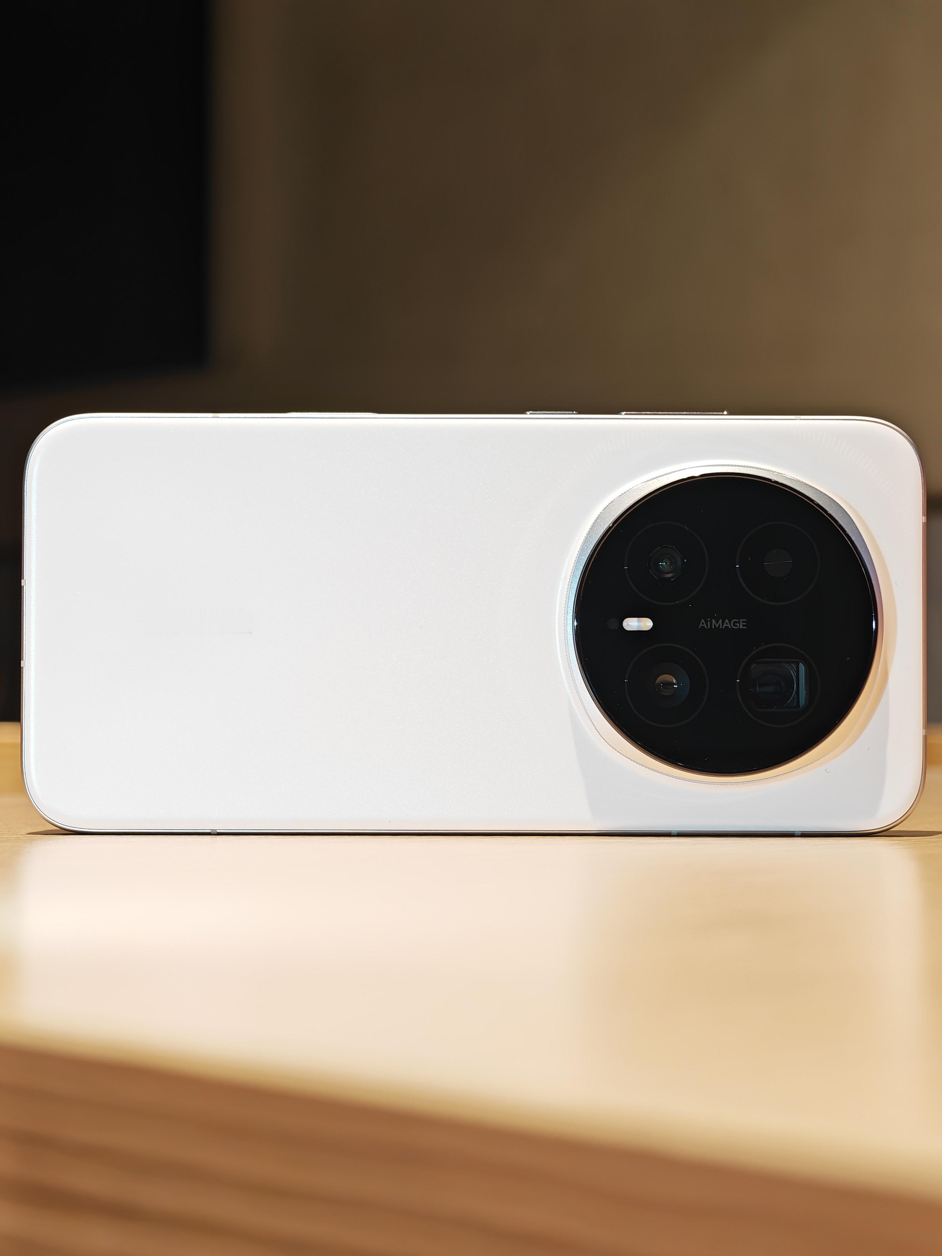 价格4699起！荣耀Magic8价格 4499起！如果是你你会选哪家？另外随手附