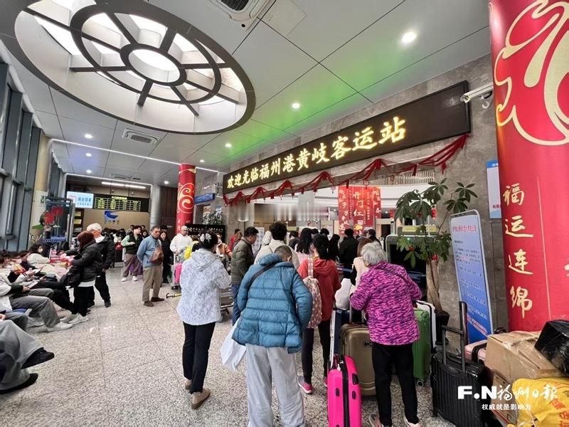 春节假期已过半，福州市两条“小三通”航线迎来客流小高峰。其中，黄岐至马祖航线连续