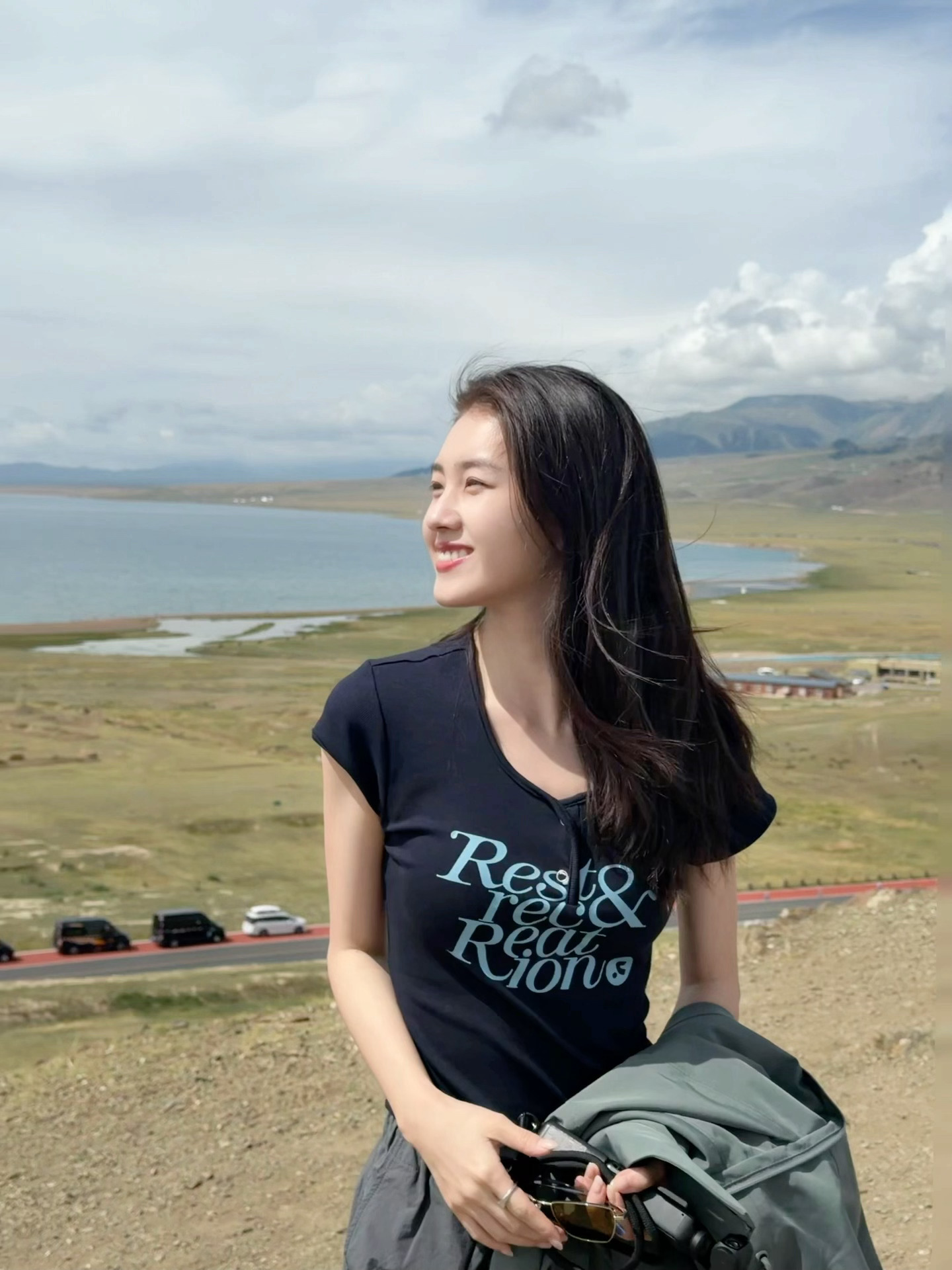 芝士娱乐 郭宇欣七夕营业发了新疆旅行好久不见的美图，状态好好 七夕