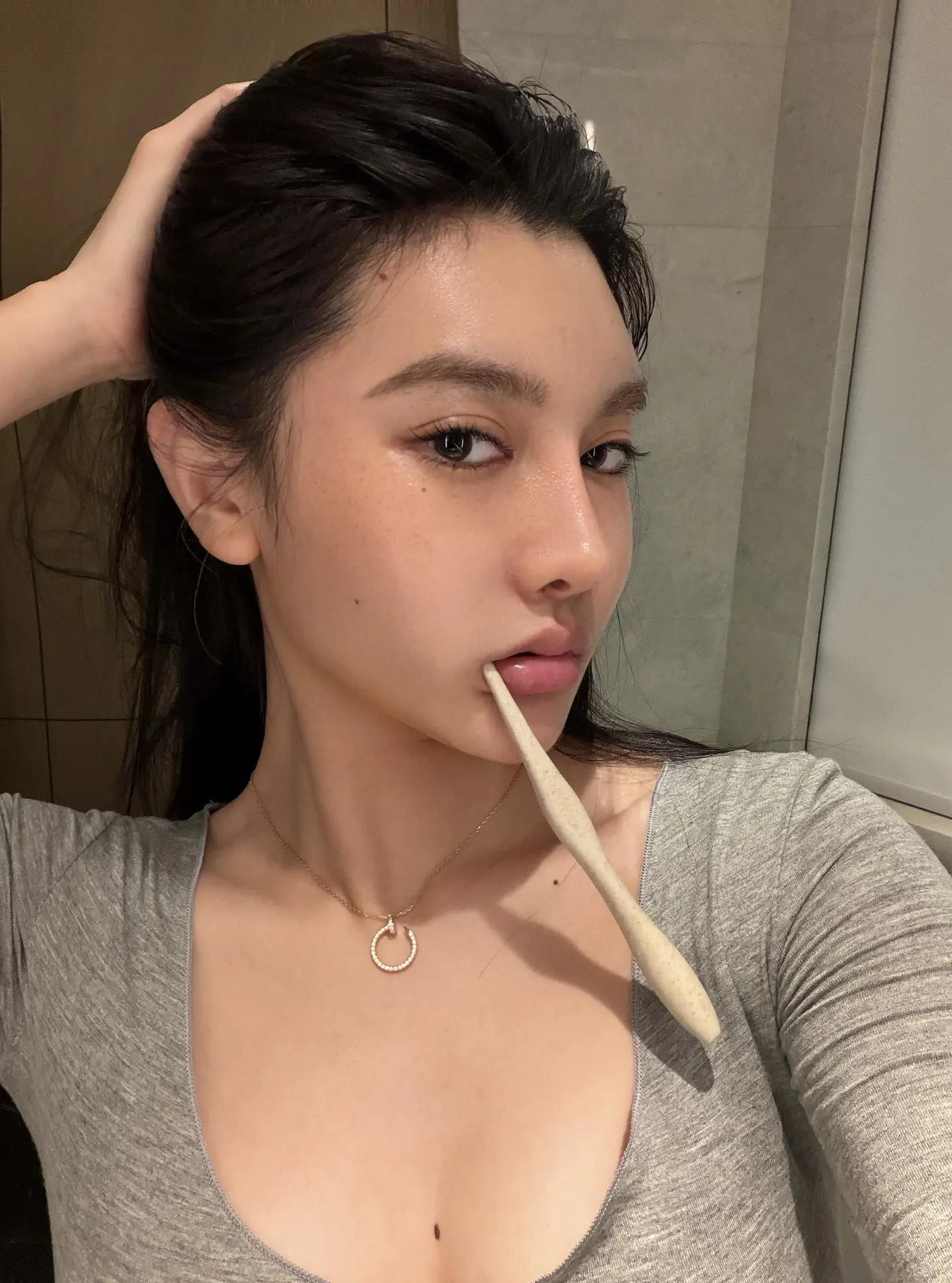 只要我不高兴 立马甩脸 我没有装高兴的义务 你也没有让我装高兴的筹码