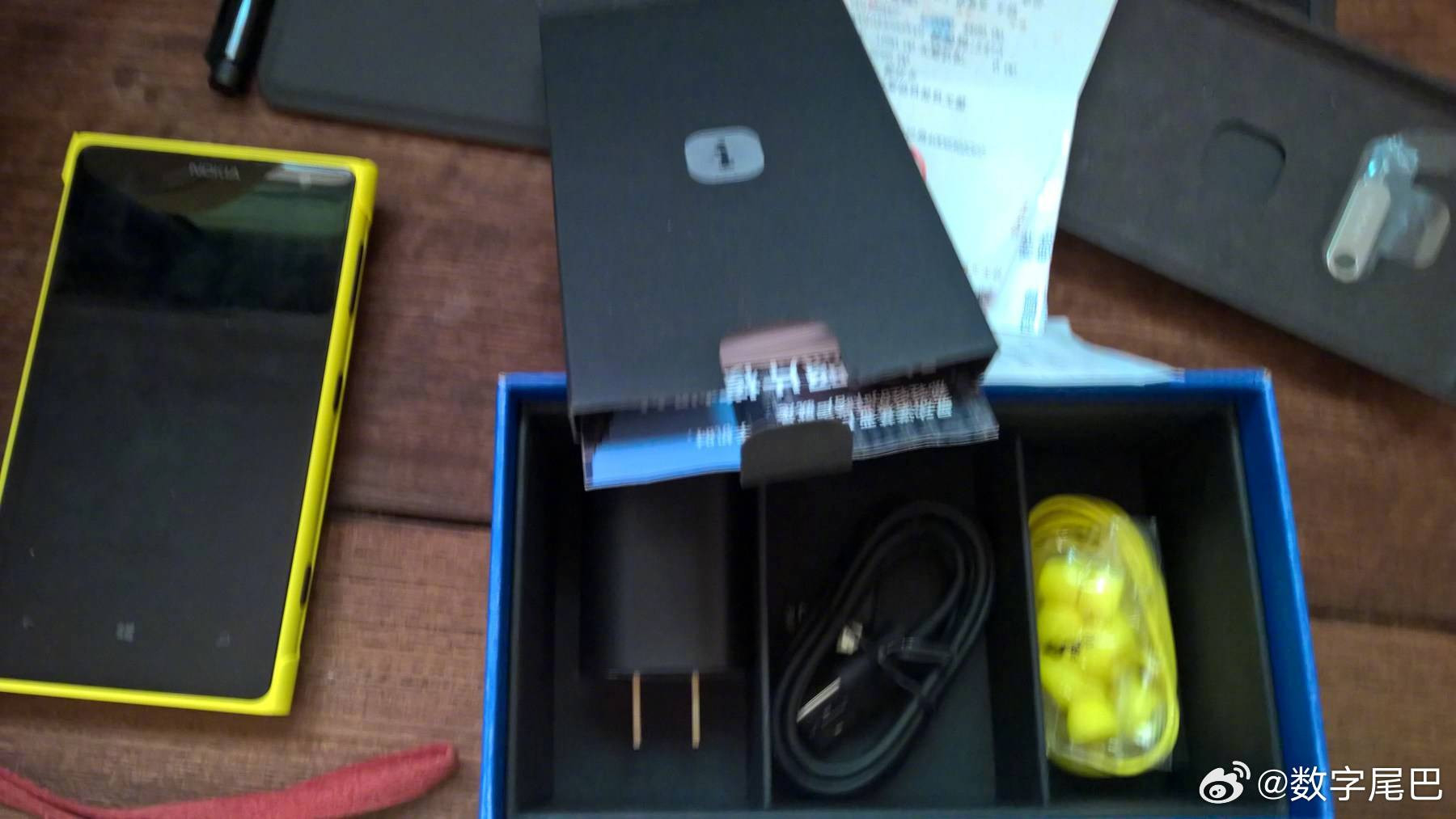 怀旧小抽屉 翻着相册，翻到了我曾经 3900 买的国行诺基亚 Lumia 102