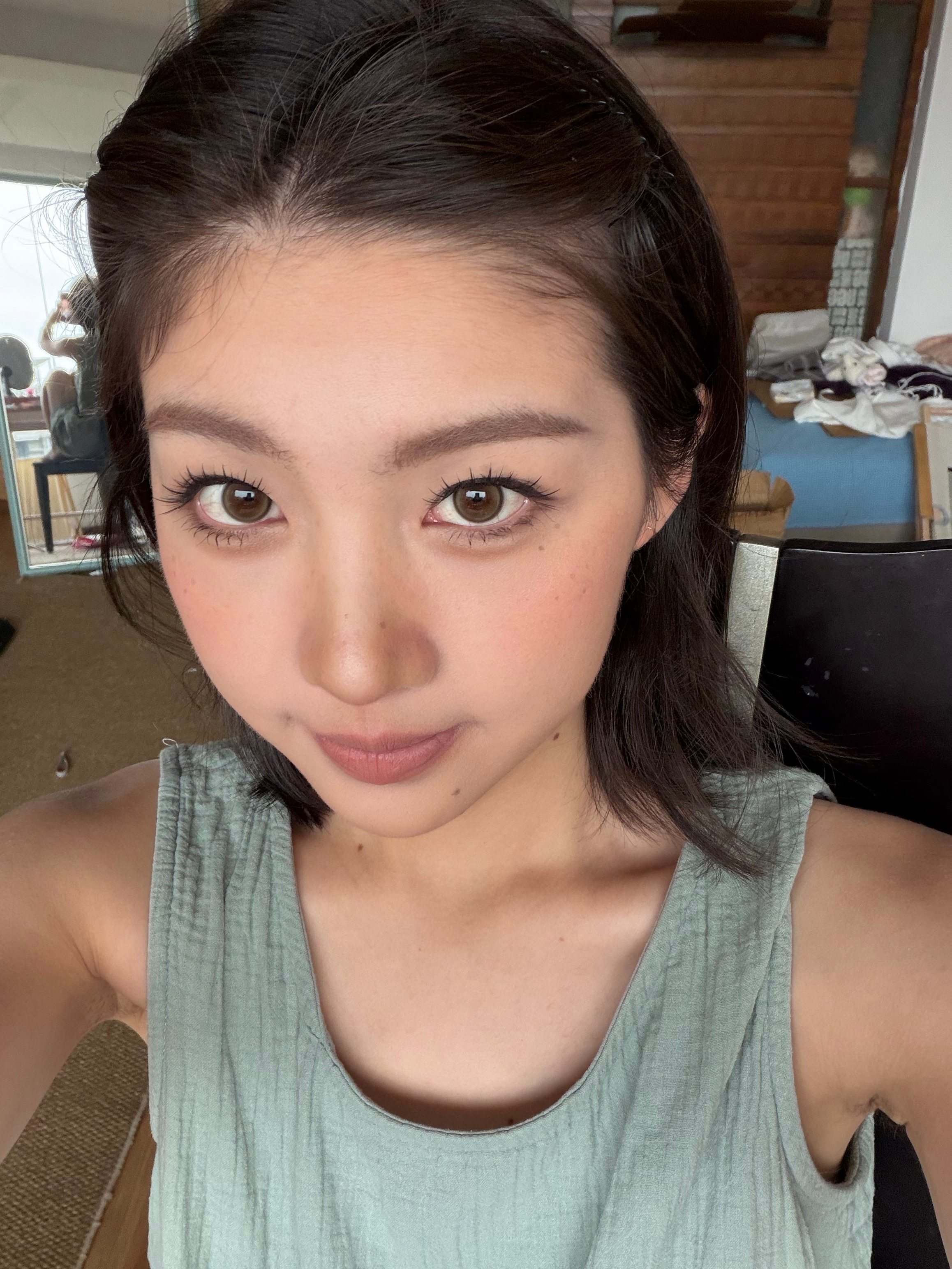 今天画的圆圆眼妆（家里乱我知道） 