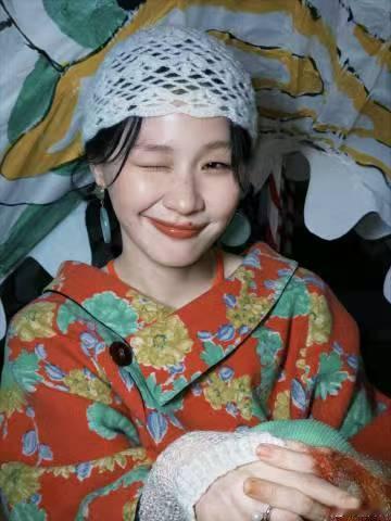 怎么没人通知金靖一声金靖现身说出追文全员痛点，将用心奔赴的故事比作亲手栽培玫瑰，