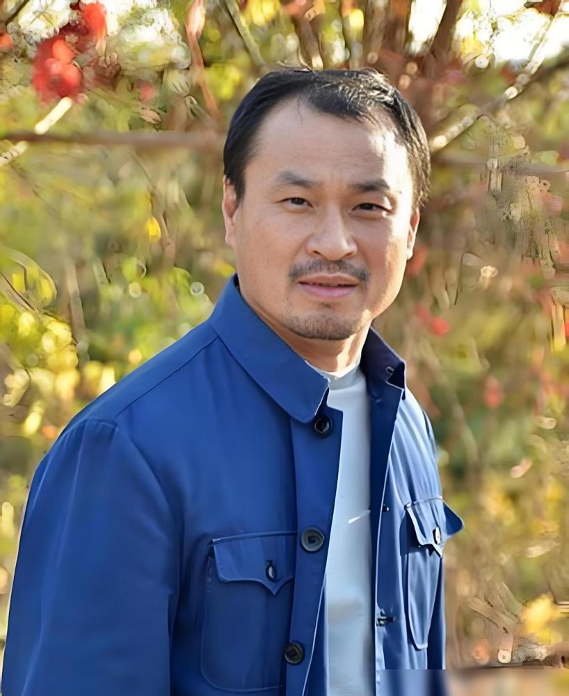 拍了18年，王老七被踢出群聊。
乡村爱情18海报出来，大家议论纷纷。象牙山四大天