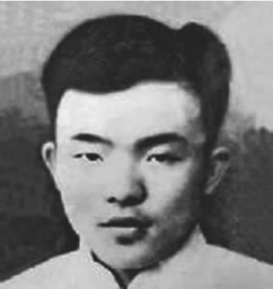 赵荣声在卫立煌身边潜伏十年，令人意外的是卫立煌突然问他是否可以加入共产党？
19