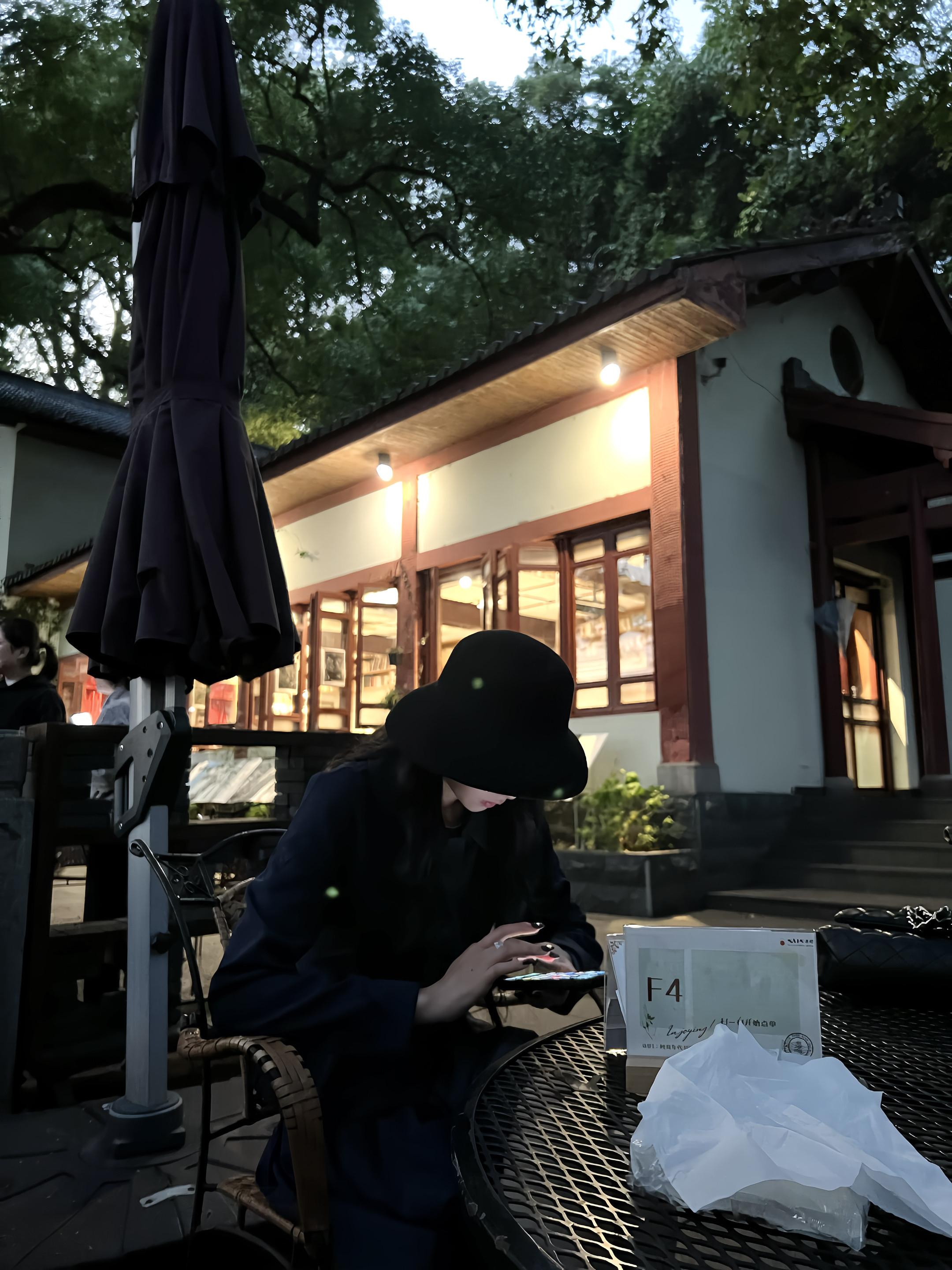 在吗 我现在有空听你的原生家庭和你的破碎爱情了