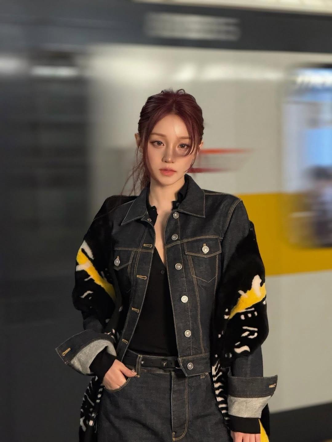 唐嫣宋雨琦看秀路透宋雨琦最新物料，Ins更新：米兰时装周Fendi秀场造型 