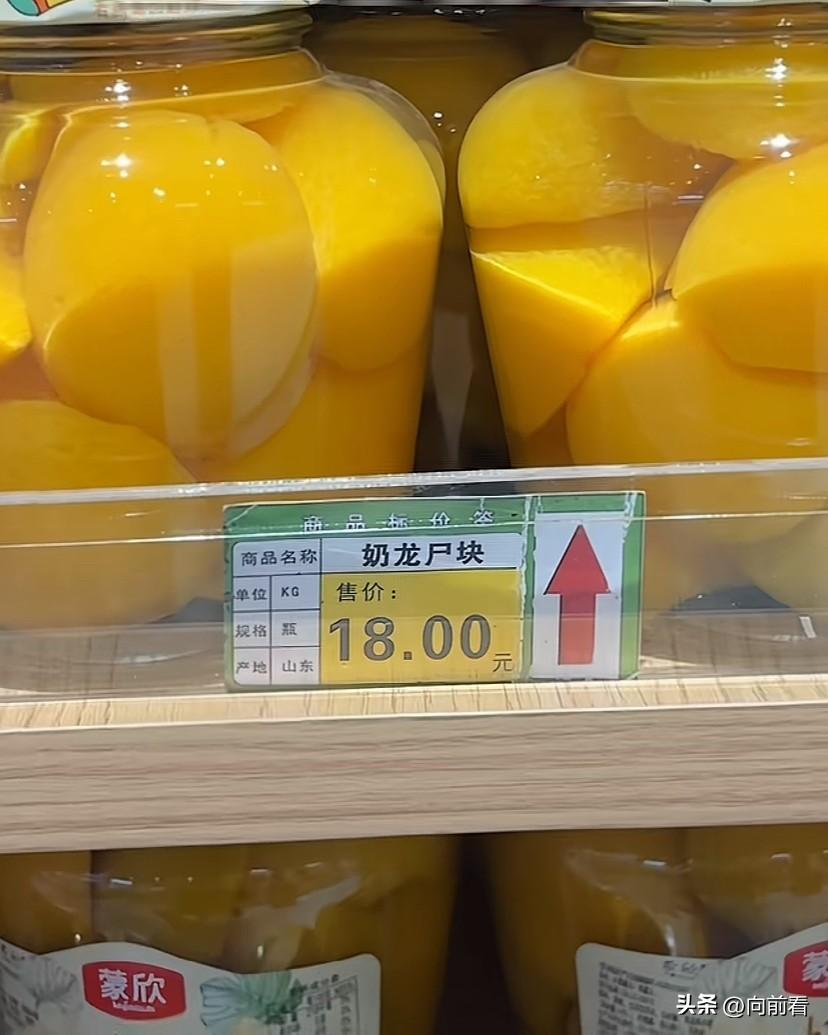 太吓人了！黄桃罐头爆改“奶龙尸块”，超市货架上的黄桃罐头就老老实实叫黄桃罐头不好
