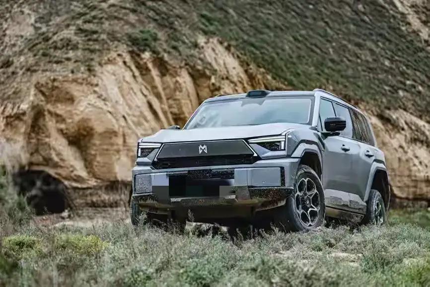 华为乾崑合作了这么多车企，能够在渠道上首先选择猛士是有理由的。

首先华为乾崑联