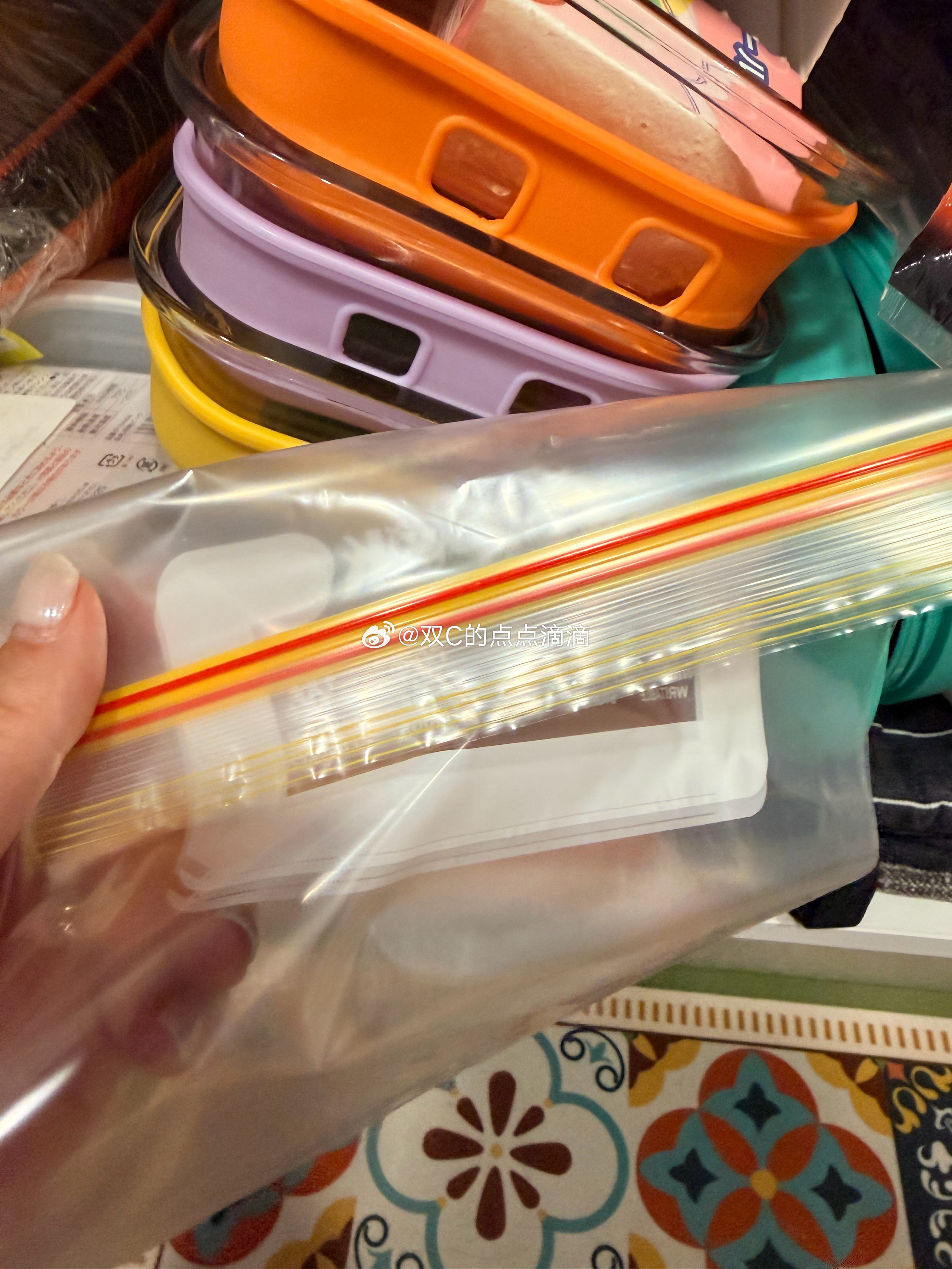 这种食品袋每周我都会用到 给姐姐带水果去学校放一整个苹果或梨子装点蓝莓或者葡萄的