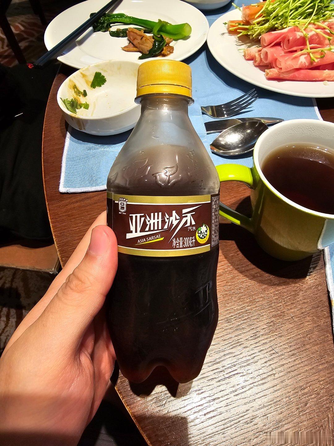 第一次喝这个饮料，有人喝过吗？如果想知道味道，闻一闻风油精[笑cry] ​​​