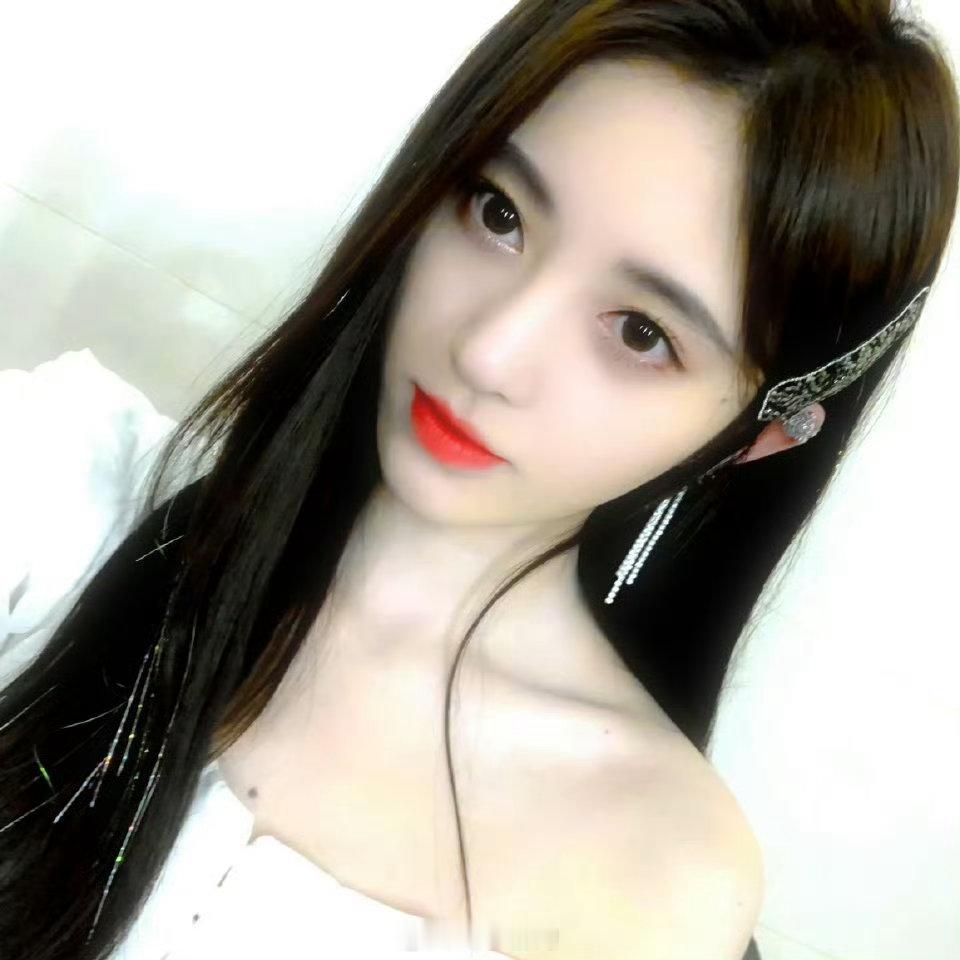 杜华想挖走鞠婧祎化妆师 看了华天崎给杜华化的妆之后完全理解为什么杜华想挖人了，骨