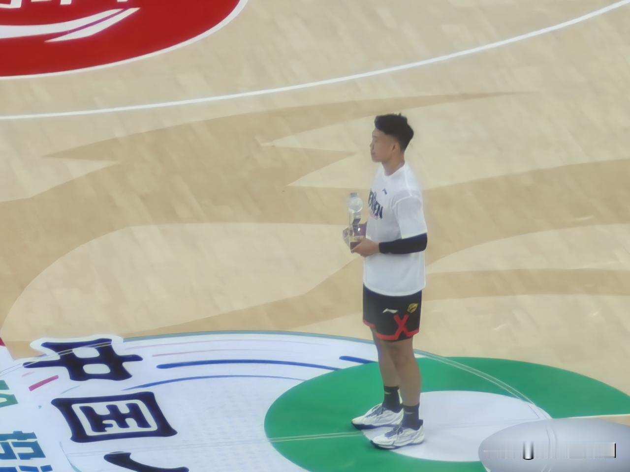 都是靠自己，赛季都没有重磅引援(外援不算)，两支CBA球队球员孰弱孰强！

一号