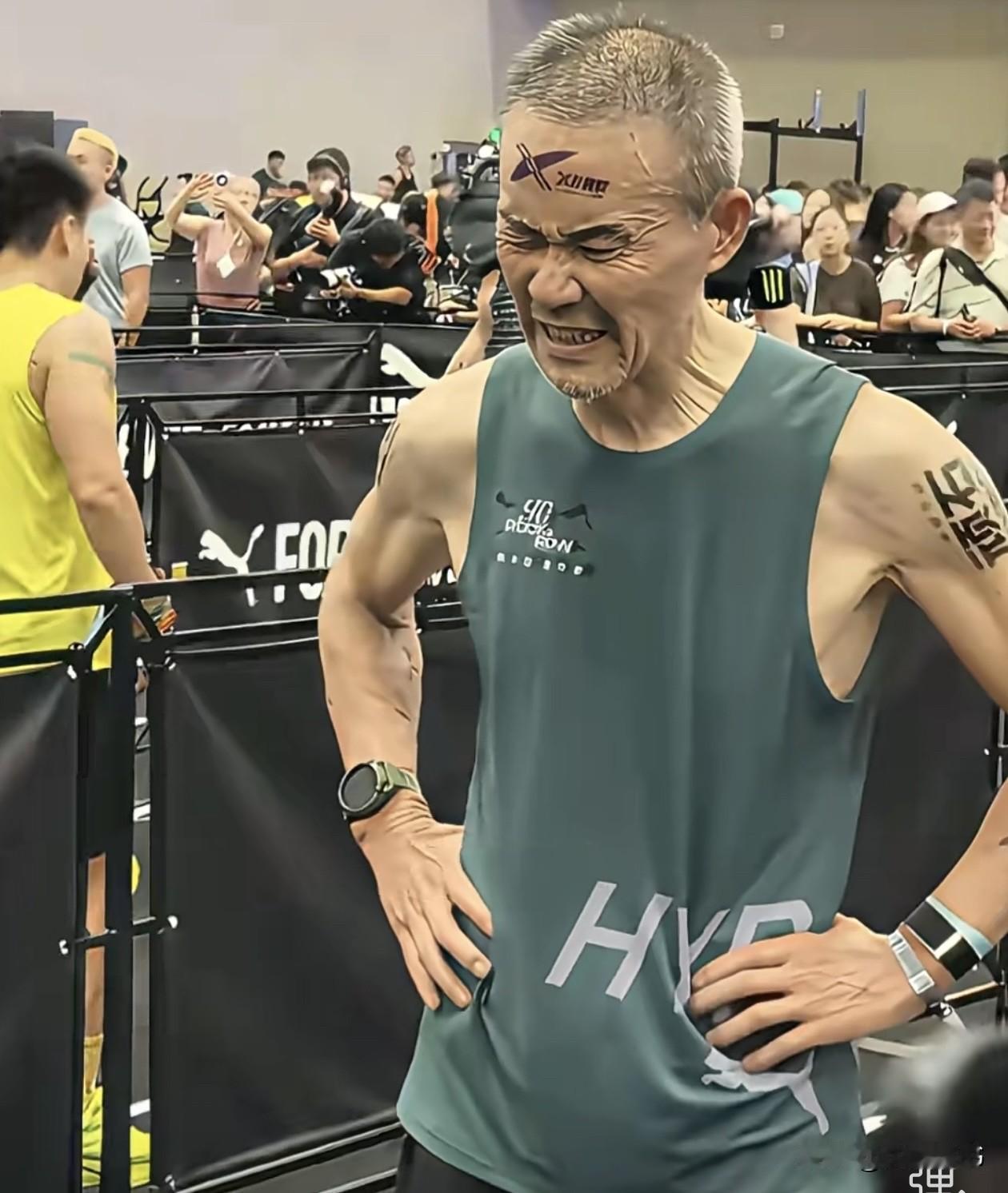王石如此痛苦不堪，看来也是拼了，不知小田看到会不会心疼？本应静养年纪，却仍在透支