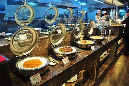 结婚宴席，吃自助餐合适吗？

我同学说她前几天参加一个亲戚的婚宴是在某自助餐厅坐