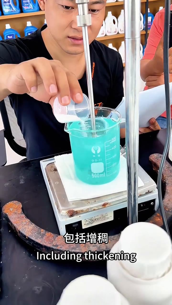吉林粉丝现场学习日化品技术配方。
大家好，我是杨哥。这是来自于吉林的学员现场学习