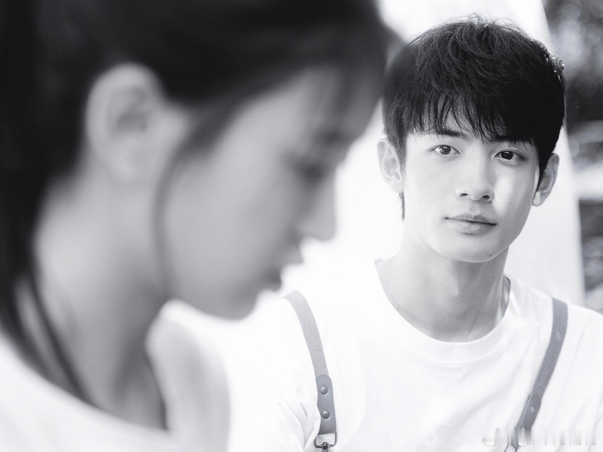 电影偷偷藏不住官宣这种剧其实就是个甜剧，结果找的演员男不帅女不美，谁会去看？ 