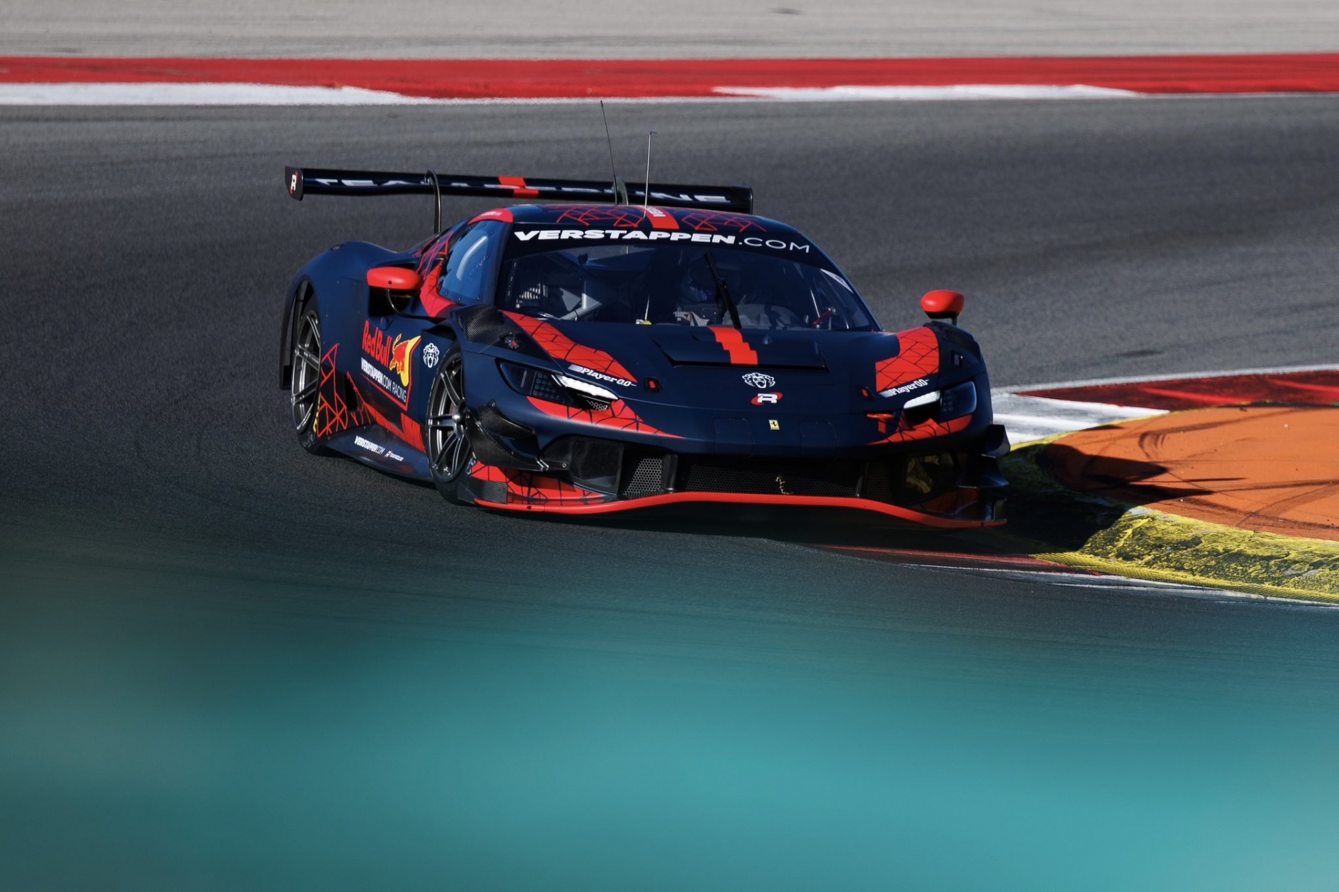 维斯塔潘测试Emil Frey Racing的法拉利296 GT3目标是在202