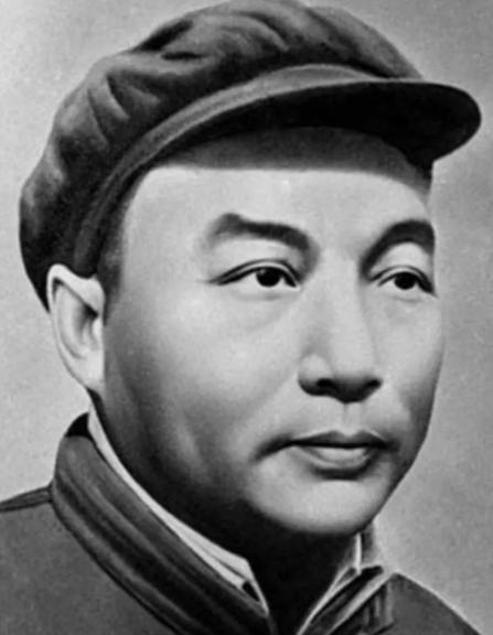 1948年，淮海战场，国军排长带队投诚，怎料，登记处文书出现了一个不该出现的名字
