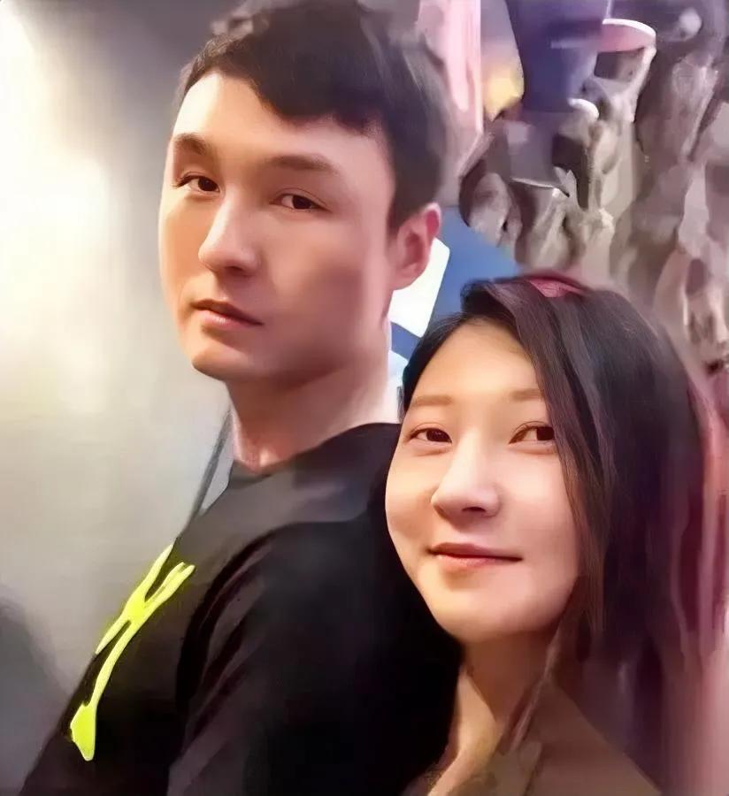 俞晓冬眼神藏杀气！

一看就不是善茬

接近富婆王暖暖竟是阴谋？这男的从一开始就