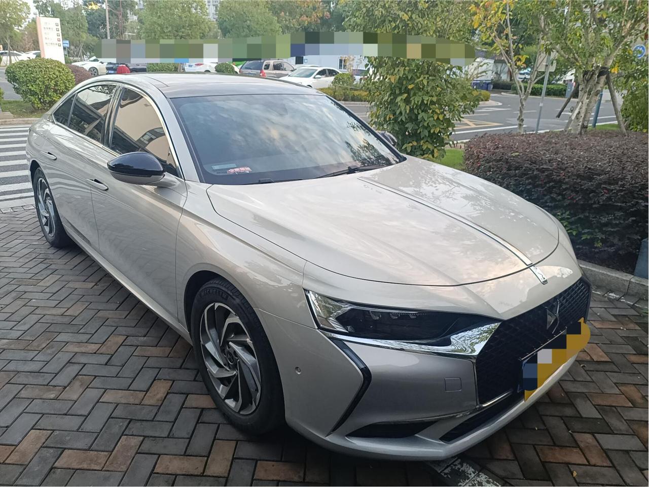 10万收了一台三年前的法系DS9，车贩子会不会砸手里？
开年了，车贩子又要开始收