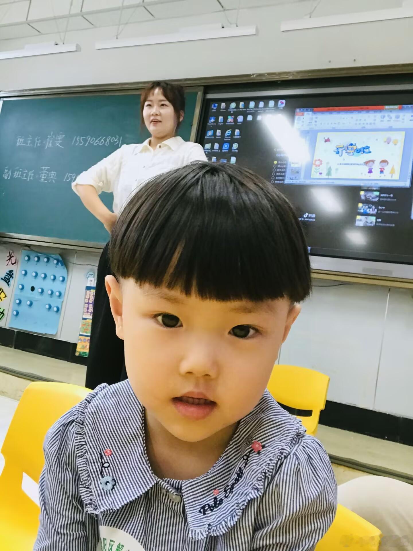  小宝贝，幼儿园的大门即将为你敞开！我们好奇地问妹妹：“你想你的幼儿园小伙伴吗？