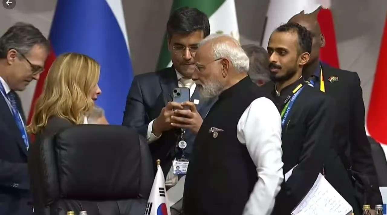 梅洛尼与莫迪相遇，火花四溅。

南非G20峰会，印度总理莫迪相遇到了意大利总理梅