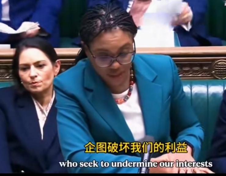 幸好有互联网，让我们看到了英国议会的热闹场景！过去，我们还以为他们的体制很科学，