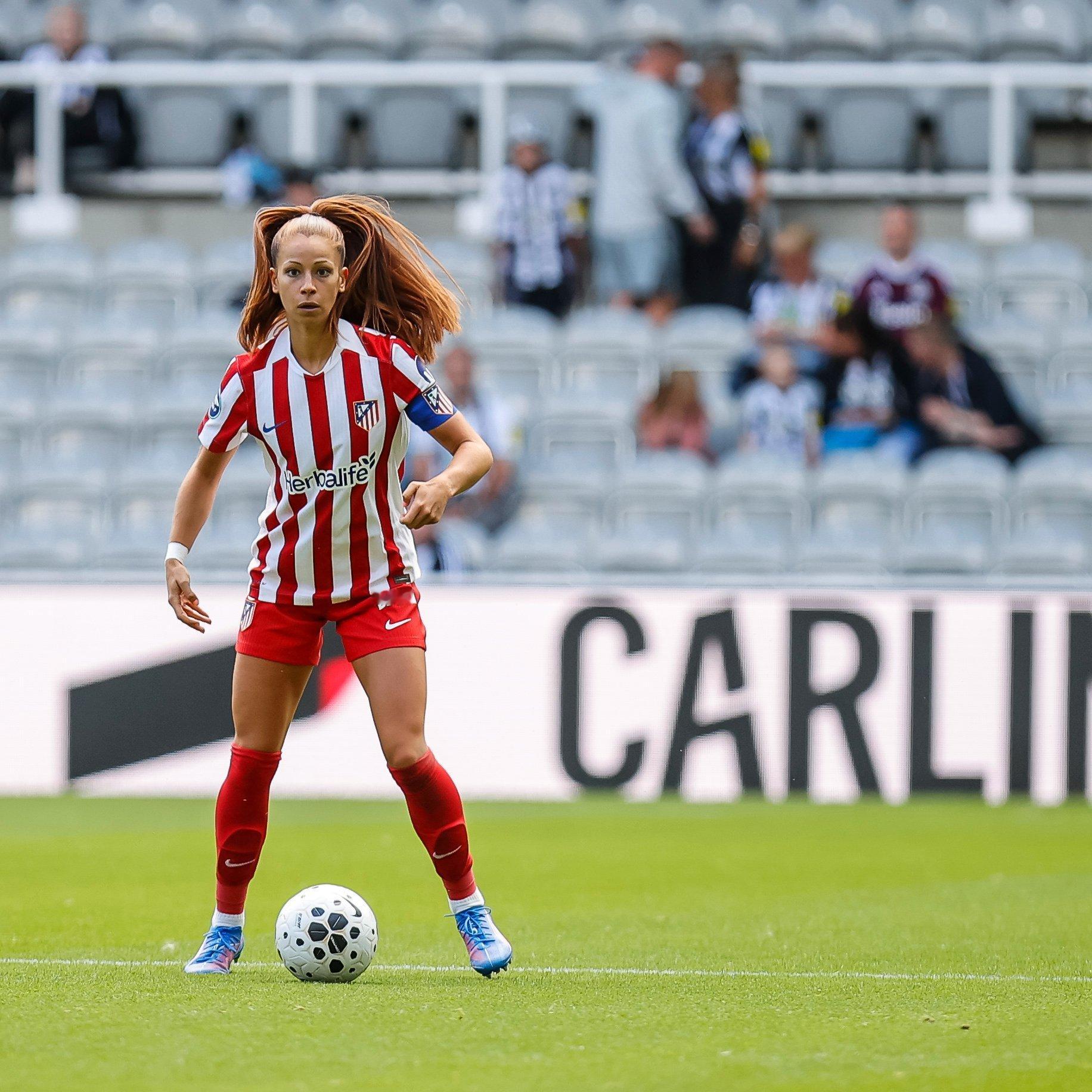 Xènia这样子有点可怕了😱 ​​​