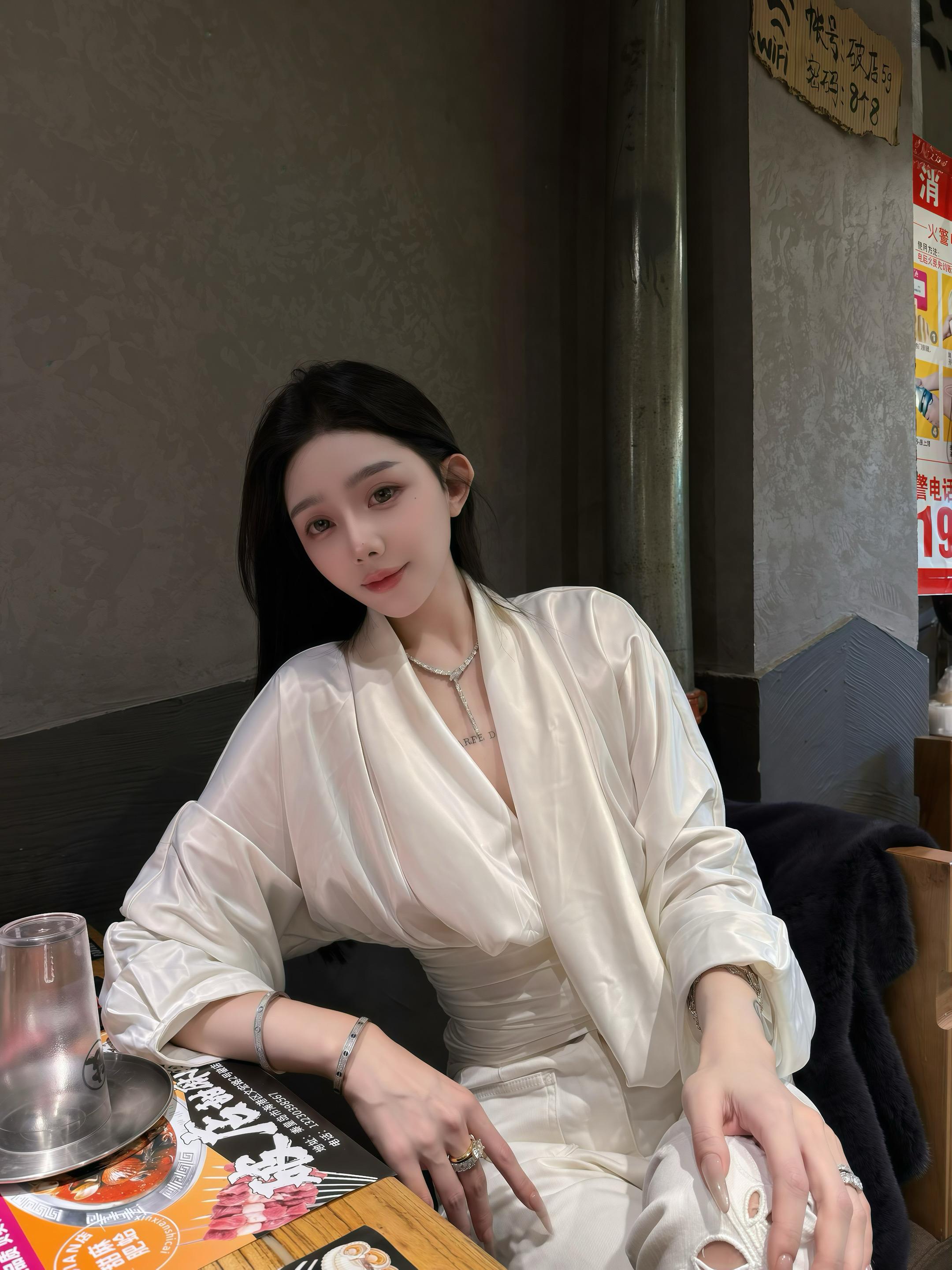 如果我说 我是一朵娇贵难养的花 那你会用最贵的花瓶来养我吗