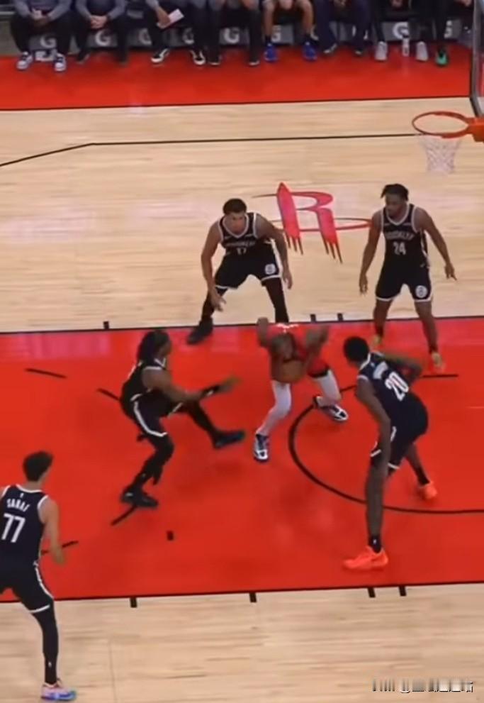 乌度卡变阵！火箭喜迎开门红！
两连败的火箭主场迎战三连败且背靠背的篮网，这不仅是