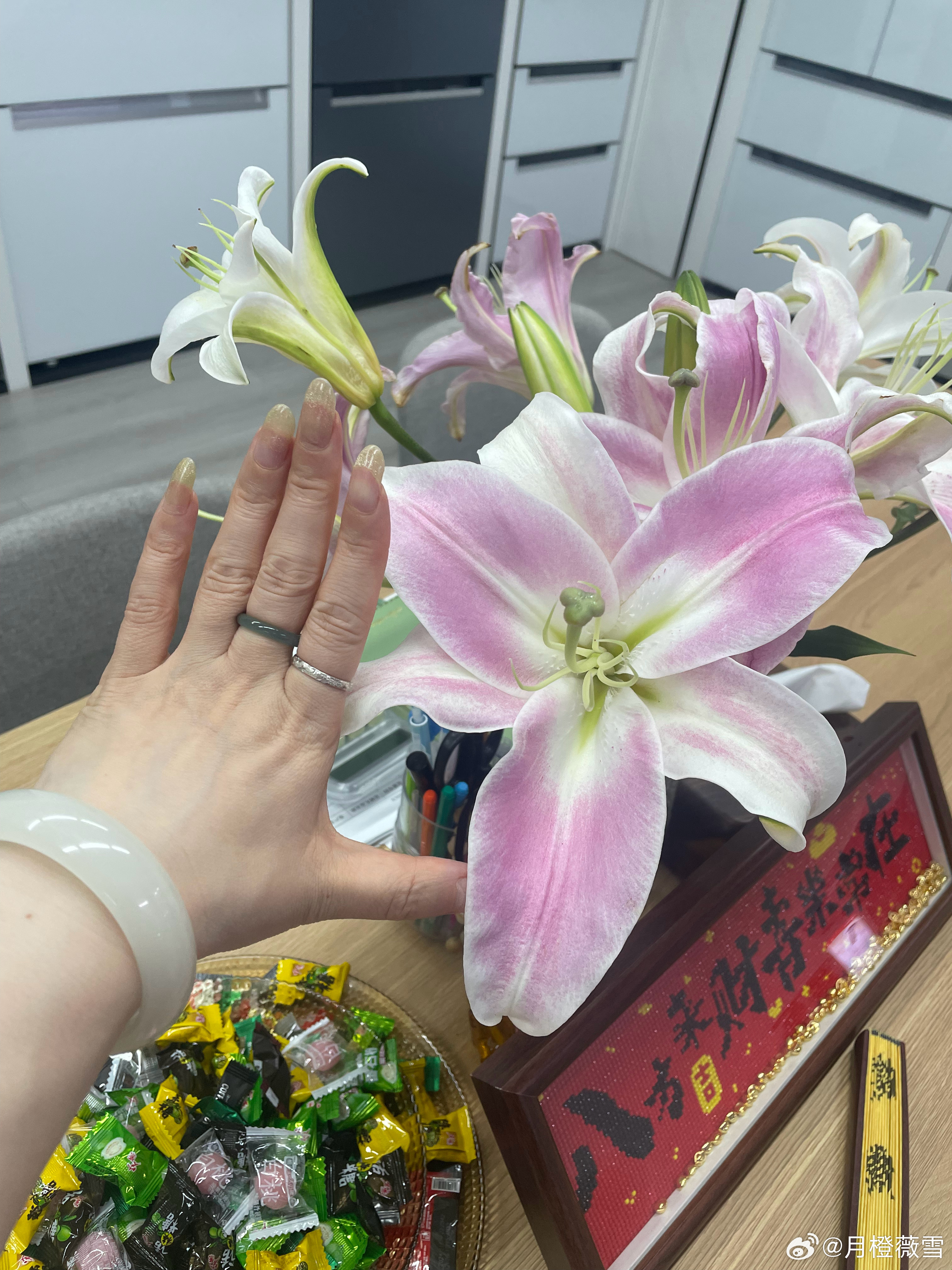 好大一朵百合花