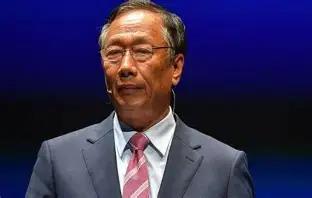 富士康竟然崩得如此猝不及防，郭台铭当年恐怕怎么也想不到，昔日内地厂区灯火长明的代
