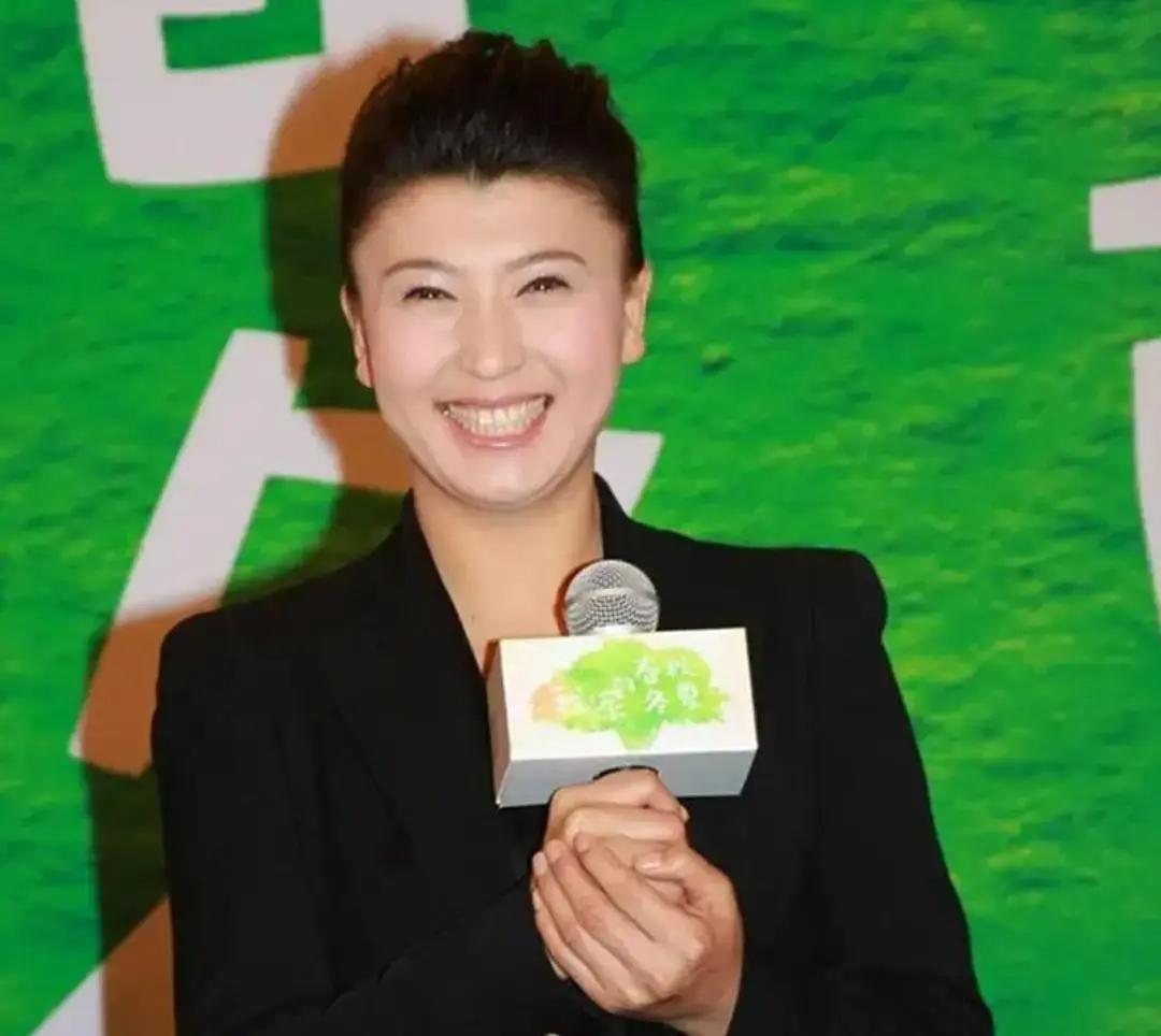 分成没谈拢，剧黄了！
 
农村戏扛把子闫学晶，去年刚把直播做得风生水起，转身就被