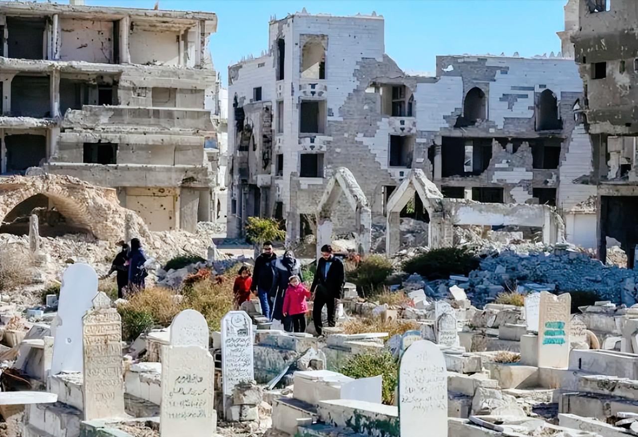 万万没想到，美军撂挑子叙利亚，居然在一个月内光速交出自家四个军事基地，直接拍屁股