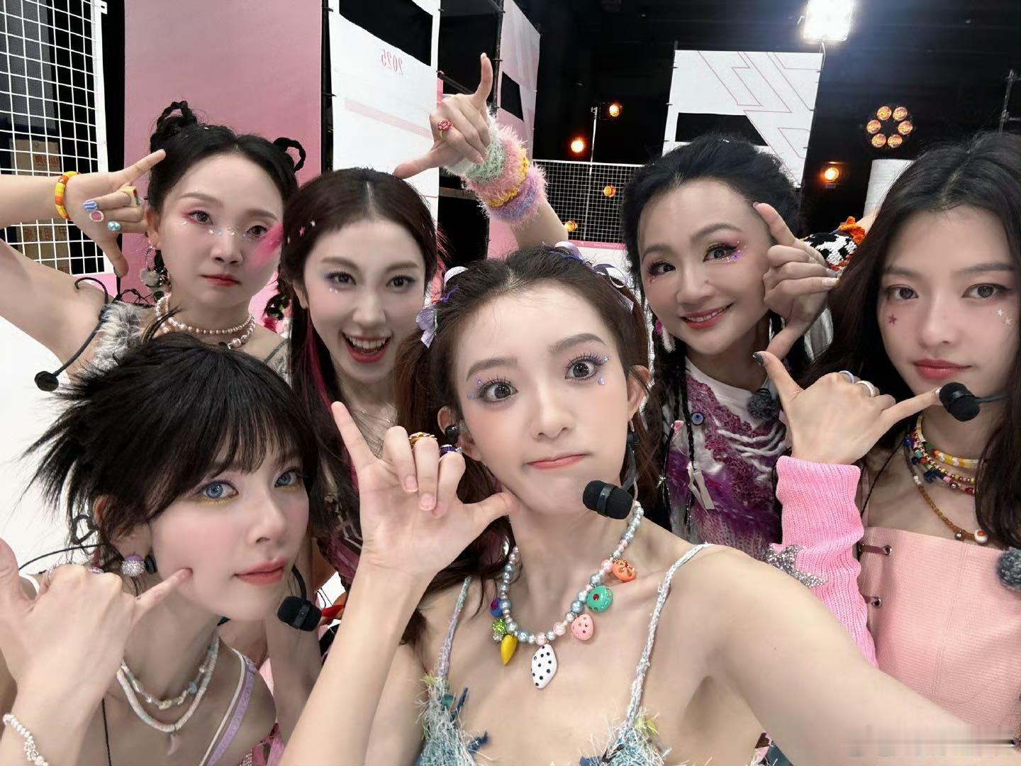 感觉罗予彤是香芋味儿的罗予彤的粉丝们吃的真不是一般的好啊，隔着屏幕都被她俘获了，