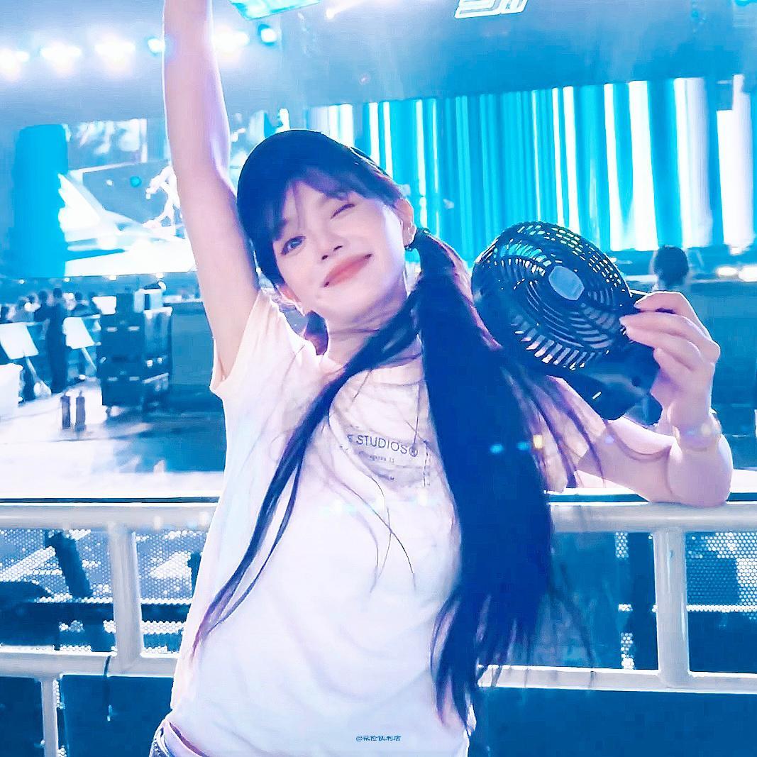 是元气美少女田曦薇 ​​​