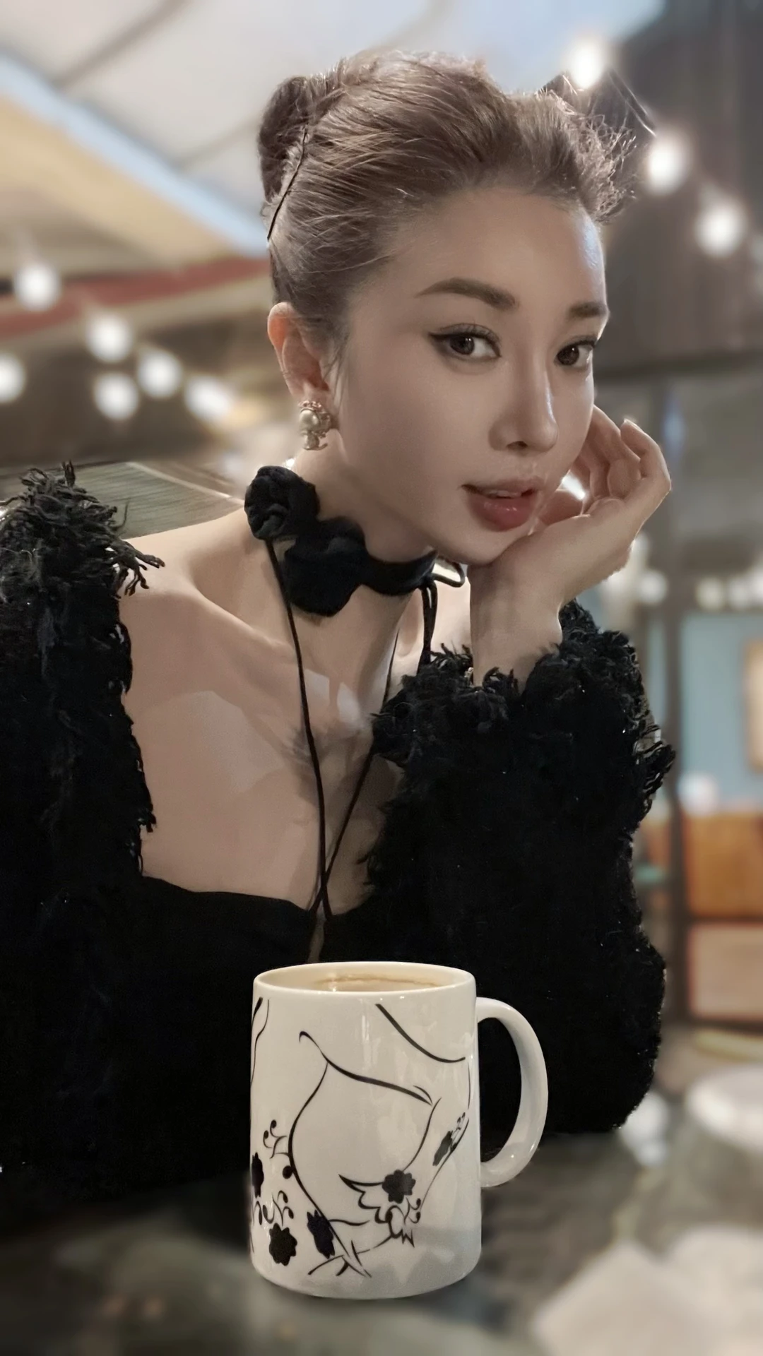 连新长出的头发都藏不住了